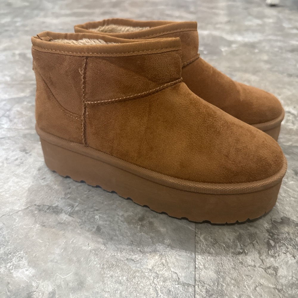 Mudd Brown Suede Platform Winter Boots